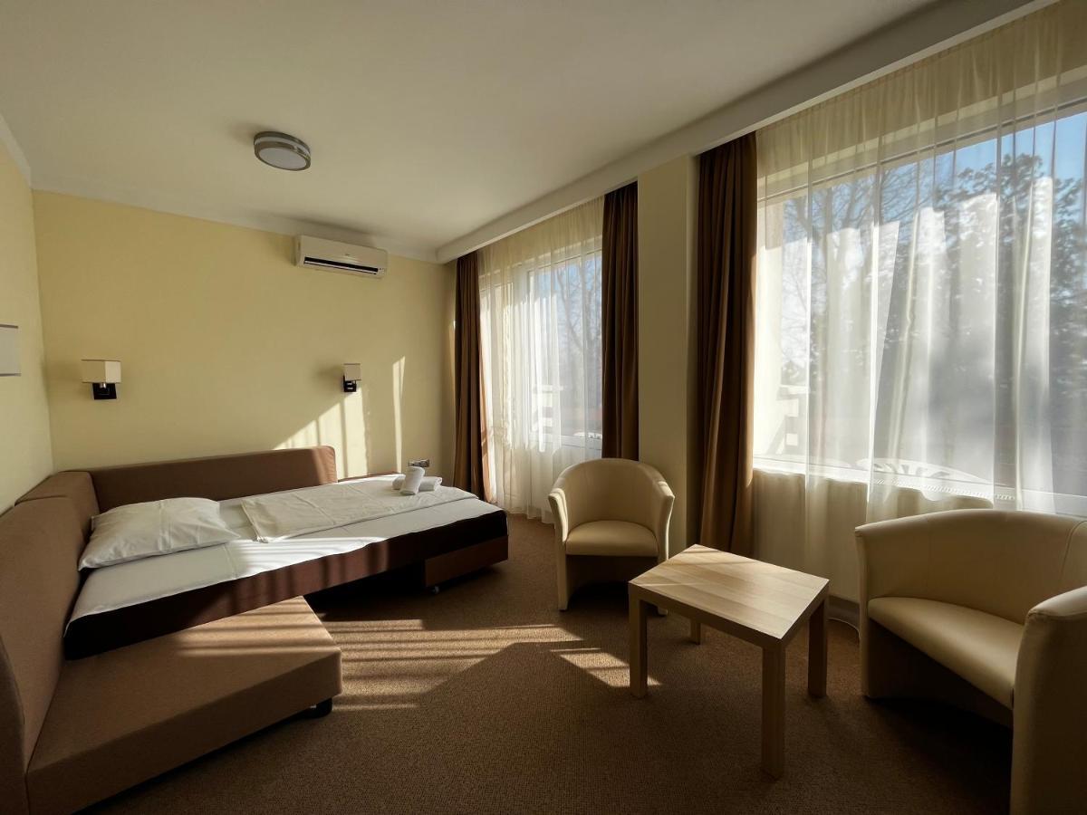 Balatonalmádi Nereus Park Hotel מראה חיצוני תמונה